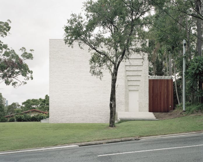 UK architect Peter Besley 's unique approach to brickwork creates a one-of-a-kind family home. The Couldrey House.