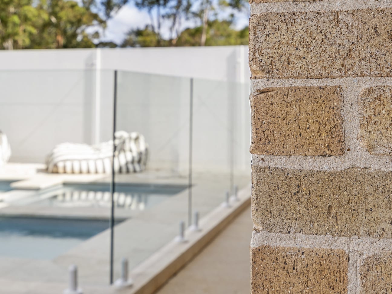 A new home built by Casaview Homes in Pleasure Point features PGH Shoreline Elkhorn bricks on the facade